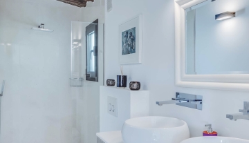 Resa Estates Ibiza can Viv tourist license sale koop bathroom sink.jpg